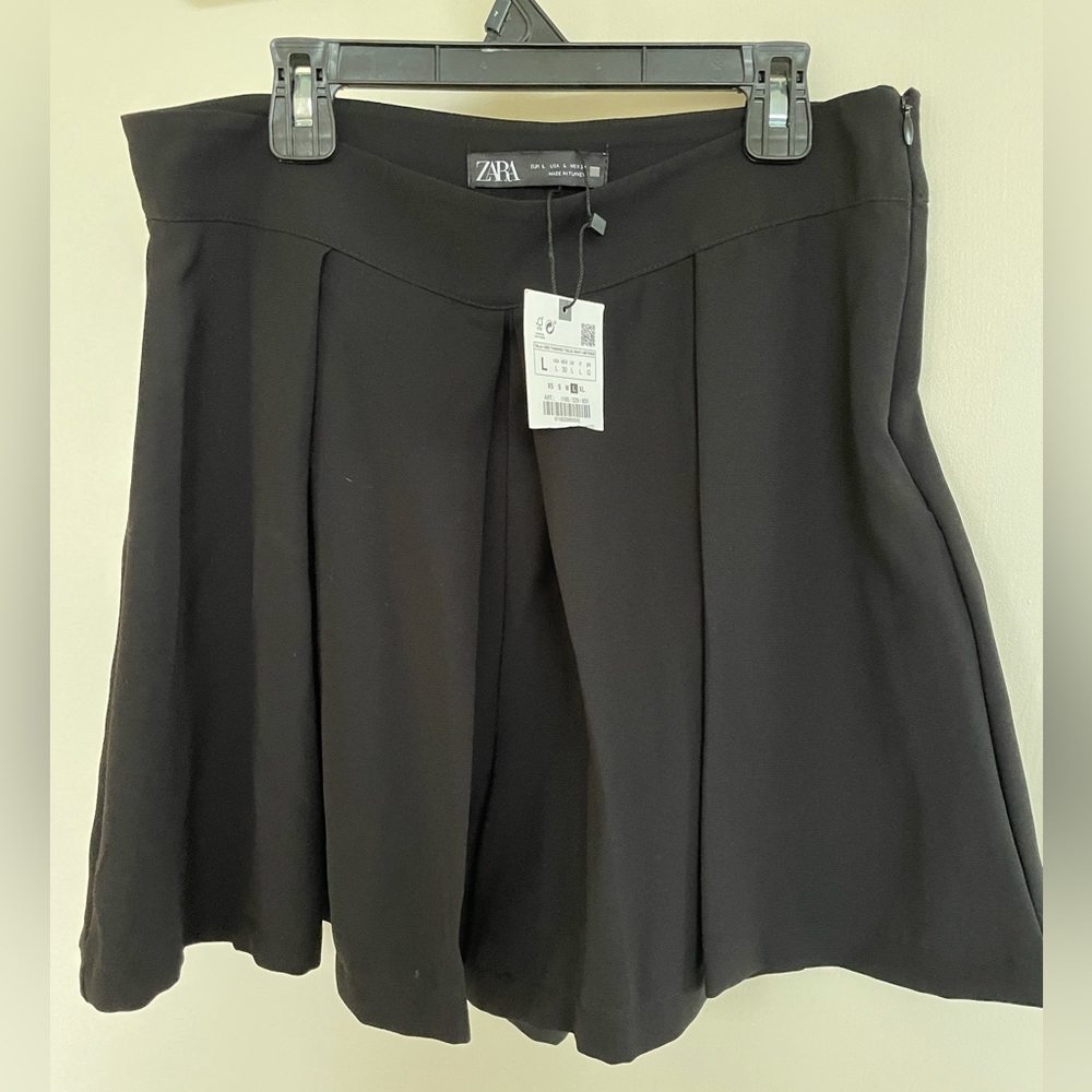 ZARA short New with tag size L